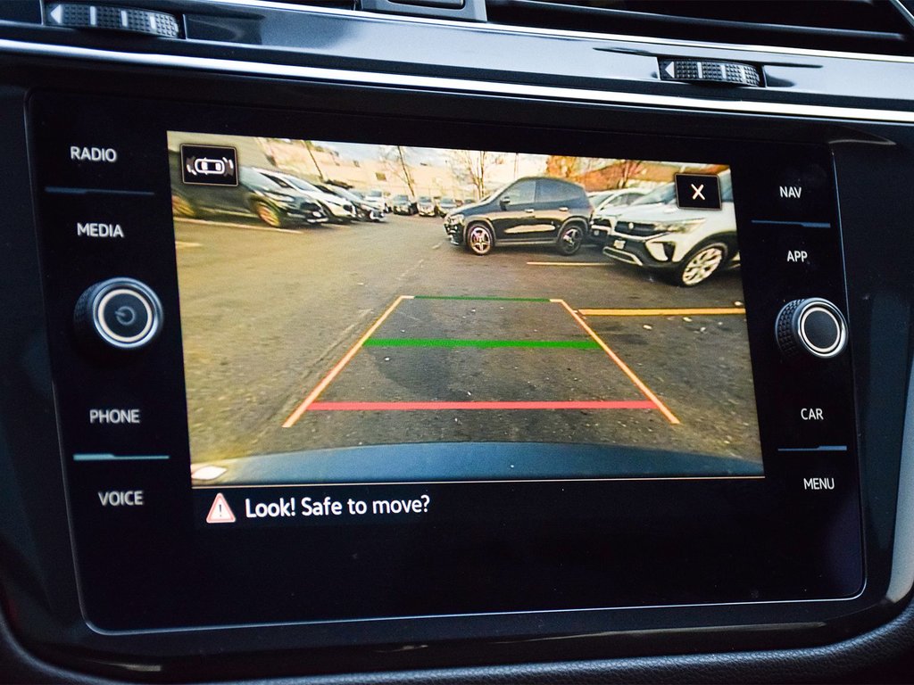 2022 Volkswagen Tiguan Highline R-Line in Mississauga, Ontario - 20 - w1024h768px