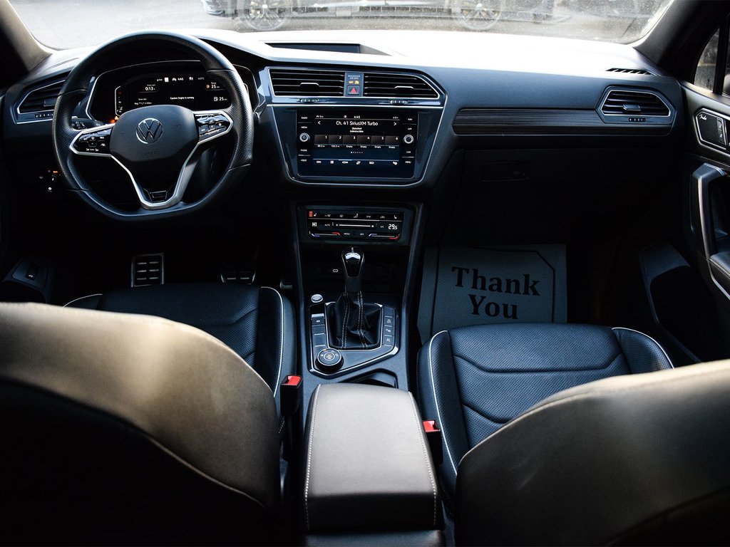 2022 Volkswagen Tiguan Highline R-Line in Mississauga, Ontario - 11 - w1024h768px