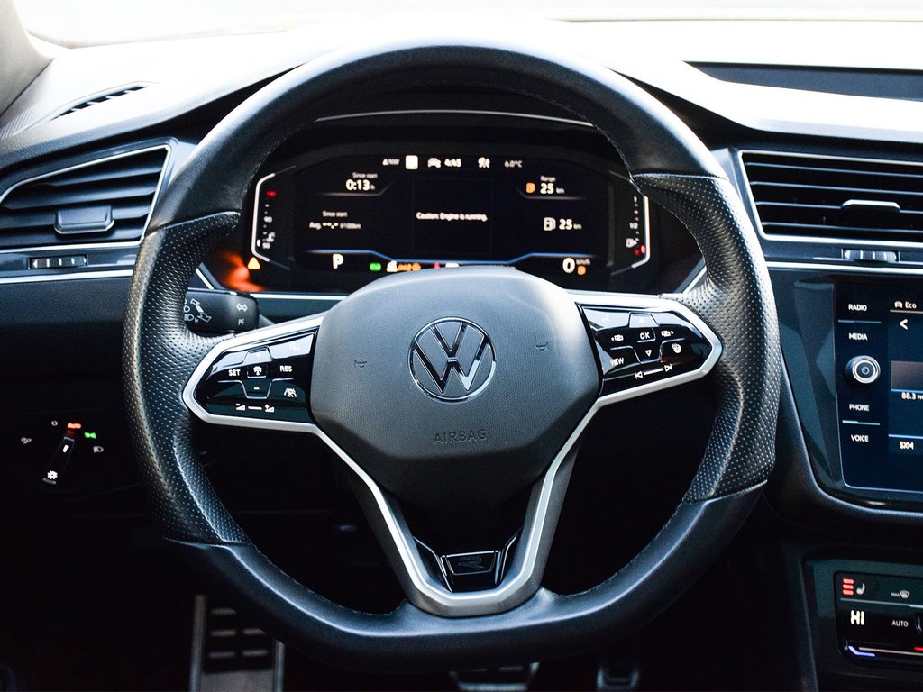 2022 Volkswagen Tiguan Highline R-Line in Mississauga, Ontario - 16 - w1024h768px