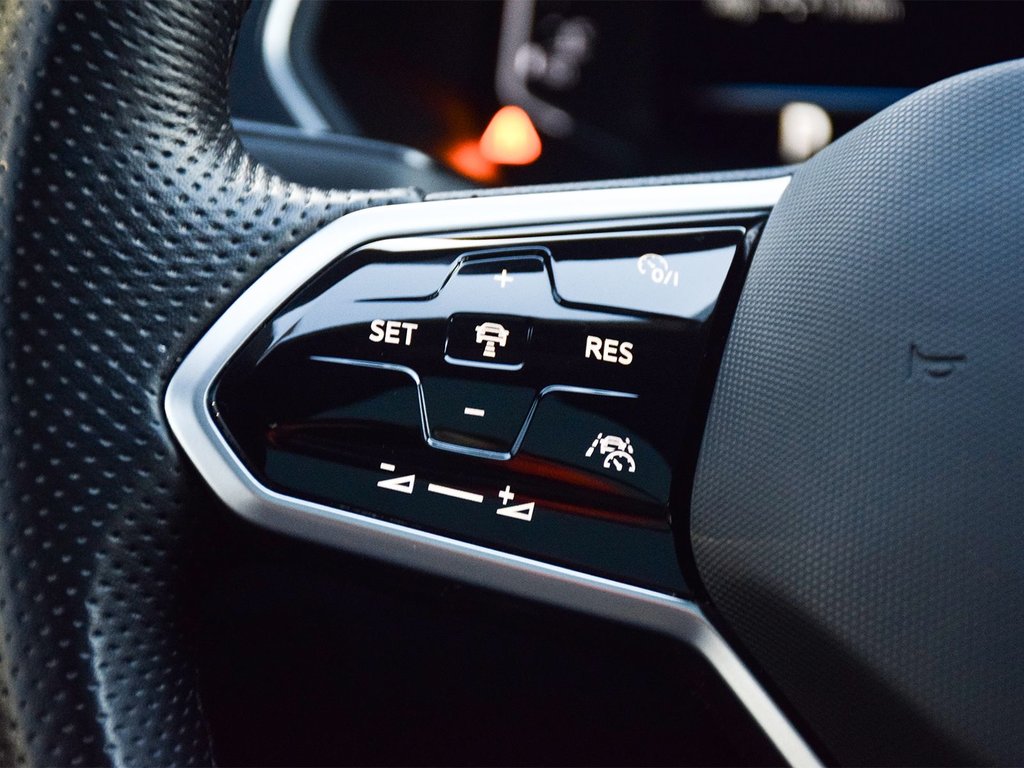 2022 Volkswagen Tiguan Highline R-Line in Mississauga, Ontario - 18 - w1024h768px