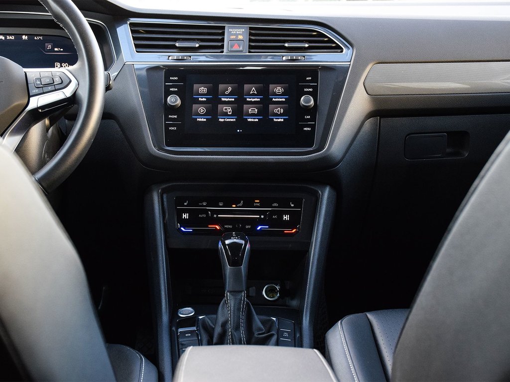 2022 Volkswagen Tiguan Comfortline in Mississauga, Ontario - 12 - w1024h768px