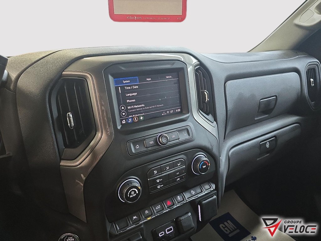 Chevrolet Silverado 1500 Custom Trail Boss 2026 à Rivière-du-Loup, Québec - 13 - w1024h768px