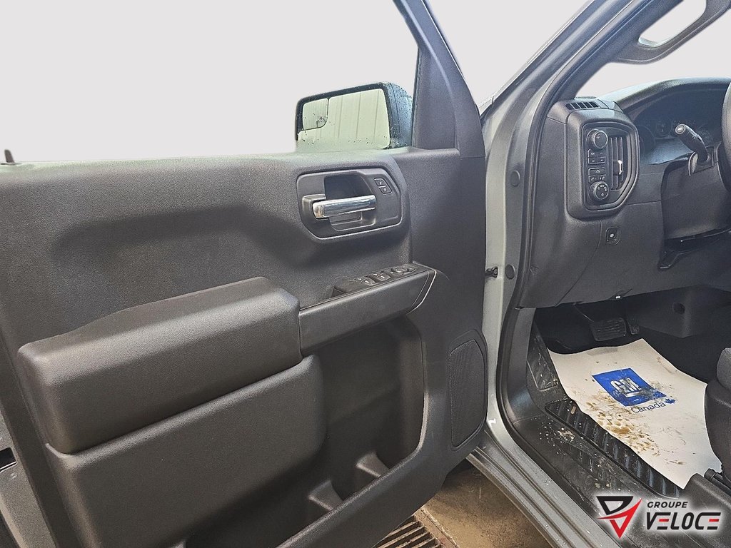 Chevrolet Silverado 1500 Custom Trail Boss 2026 à Rivière-du-Loup, Québec - 10 - w1024h768px