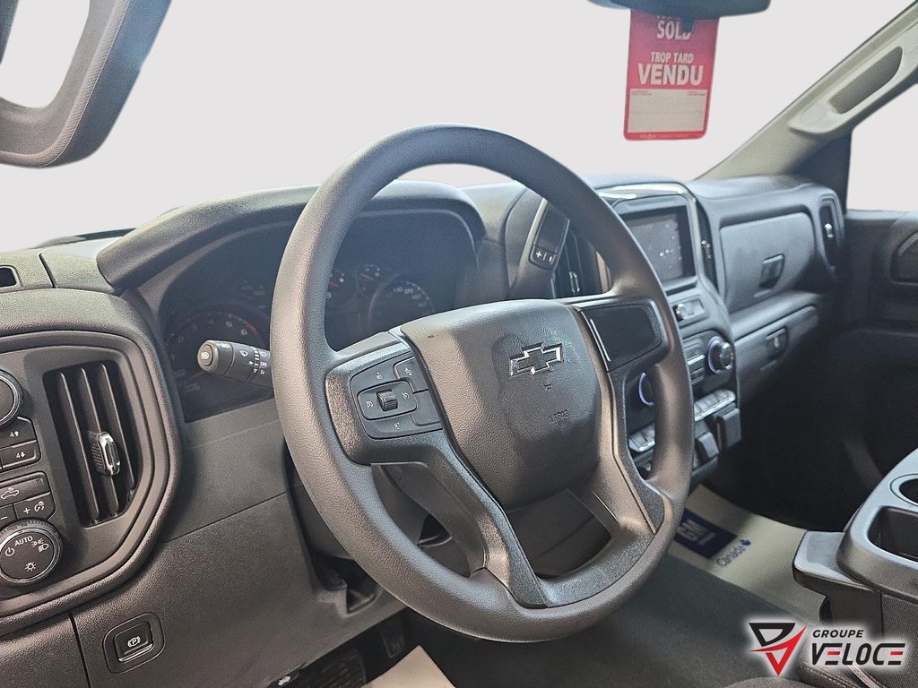 Chevrolet Silverado 1500 Custom Trail Boss 2026 à Rivière-du-Loup, Québec - 11 - w1024h768px