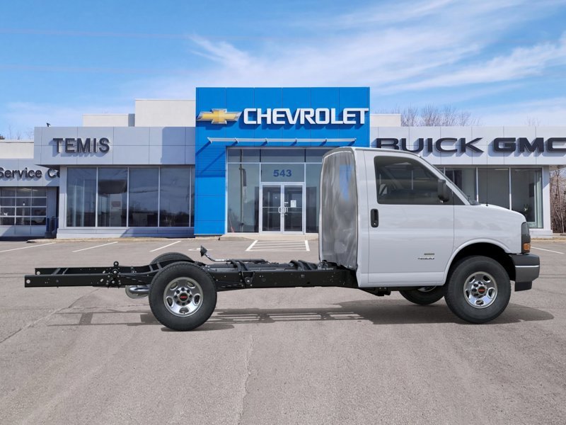 GMC Savana Cutaway 3500  2026 à Témiscouata-sur-le-Lac, Québec - 5 - w1024h768px
