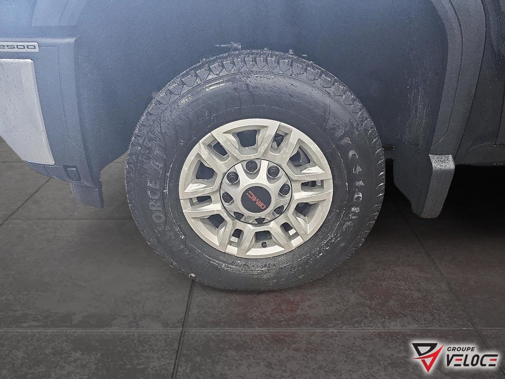 2026 GMC Sierra 2500 HD PRO in Riviere-du-Loup, Quebec - 7 - w1024h768px
