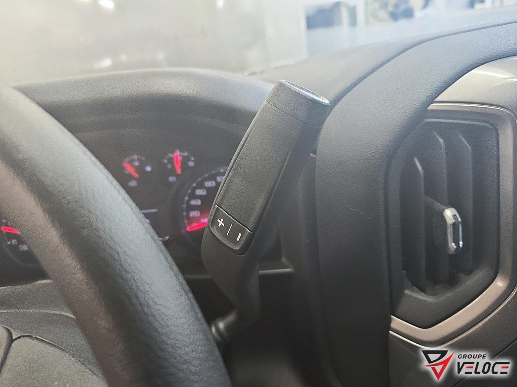 2026 GMC Sierra 2500 HD PRO in Riviere-du-Loup, Quebec - 14 - w1024h768px