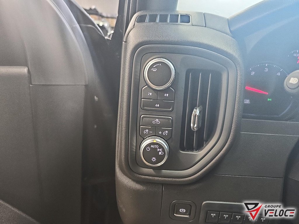 2026 GMC Sierra 2500 HD PRO in Riviere-du-Loup, Quebec - 15 - w1024h768px