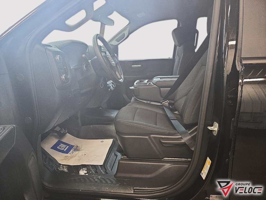 2026 GMC Sierra 2500 HD PRO in Riviere-du-Loup, Quebec - 8 - w1024h768px