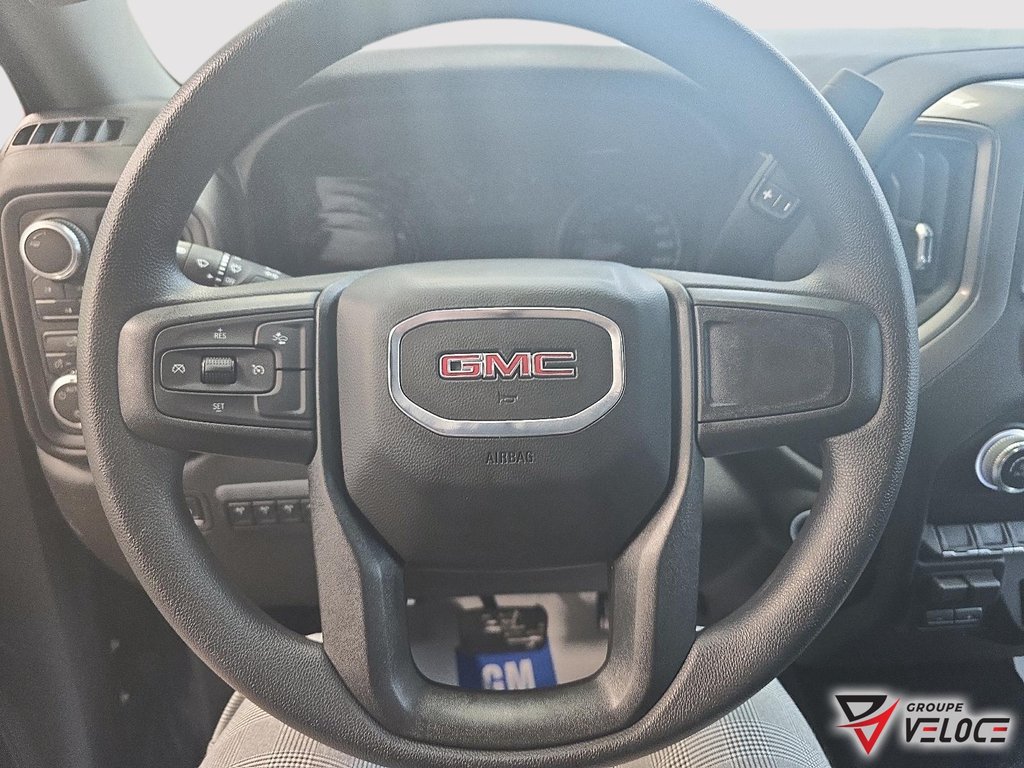 2026 GMC Sierra 2500 HD PRO in Riviere-du-Loup, Quebec - 11 - w1024h768px