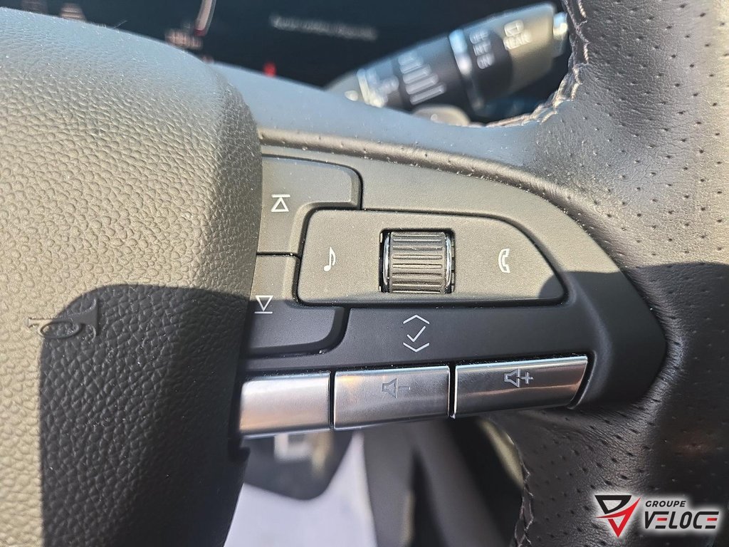 Cadillac XT4 AWD Sport *CUIR, TOIT, NAV, MAGS 20PO* 2024 à Rivière-du-Loup, Québec - 16 - w1024h768px