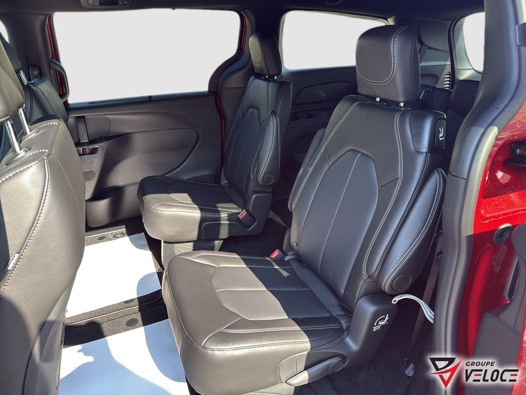 2025 Chrysler Grand Caravan SXT in Riviere-du-Loup, Quebec - 6 - w1024h768px