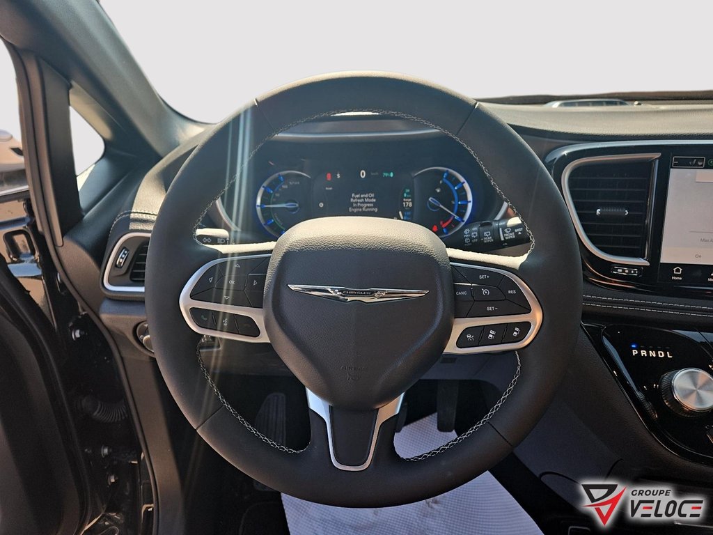 Chrysler Pacifica Hybrid SELECT 2025 à Rivière-du-Loup, Québec - 12 - w1024h768px