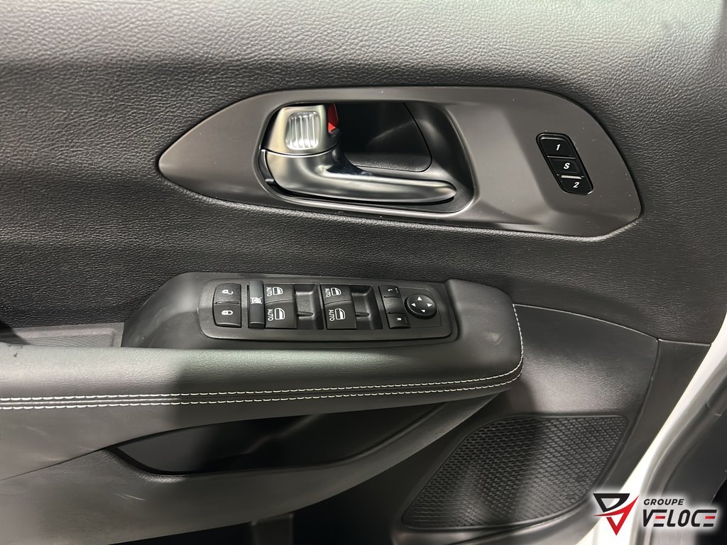 2026 Chrysler Pacifica SELECT AWD in Riviere-du-Loup, Quebec - 10 - w1024h768px
