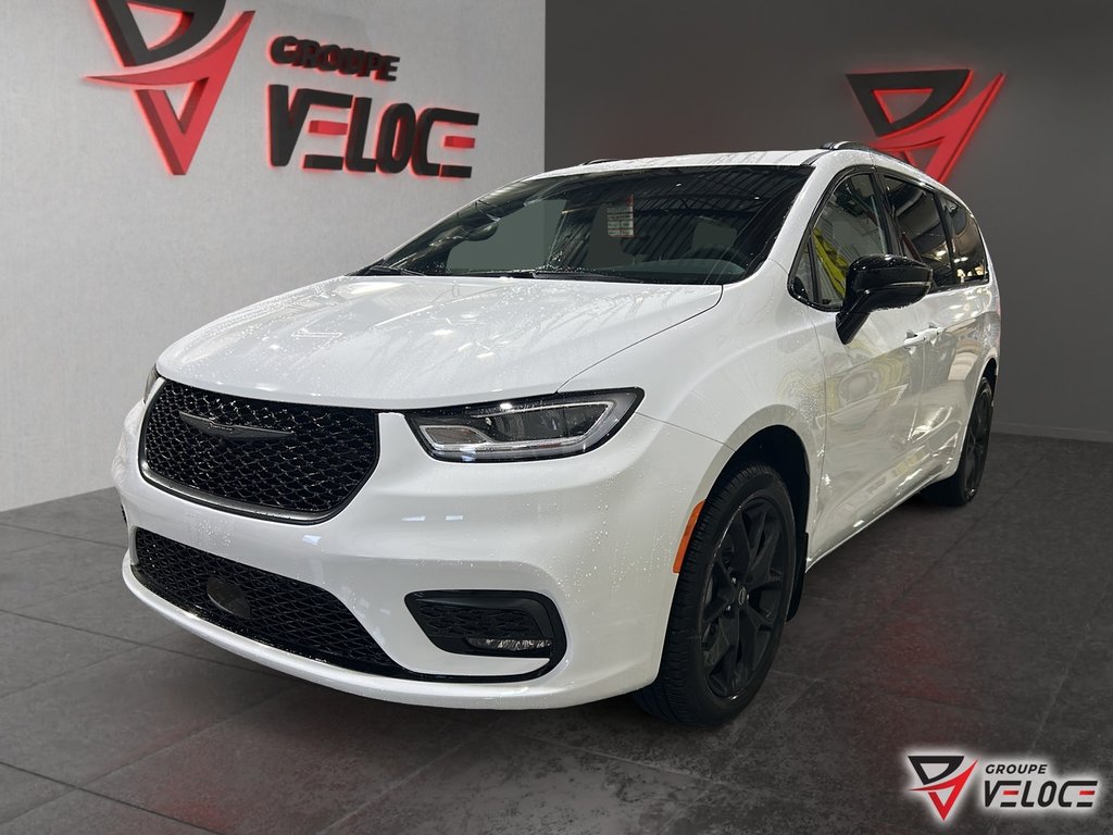 2026 Chrysler Pacifica SELECT AWD in Riviere-du-Loup, Quebec - 1 - w1024h768px
