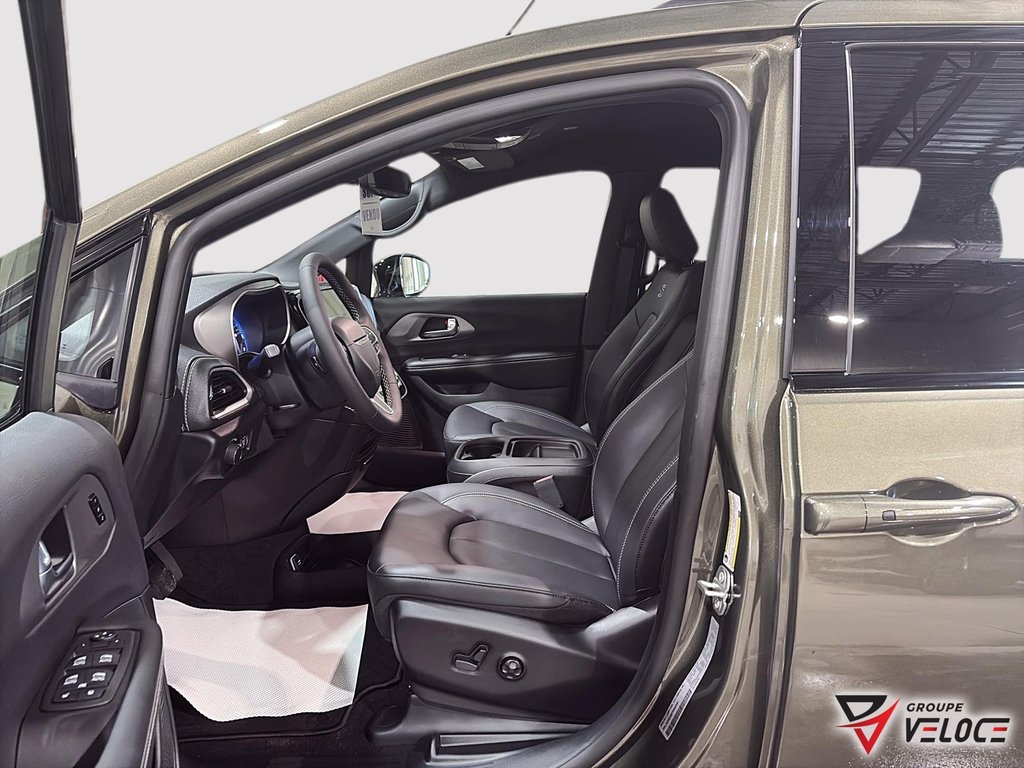 Chrysler Pacifica SELECT 2027 à Rivière-du-Loup, Québec - 8 - w1024h768px