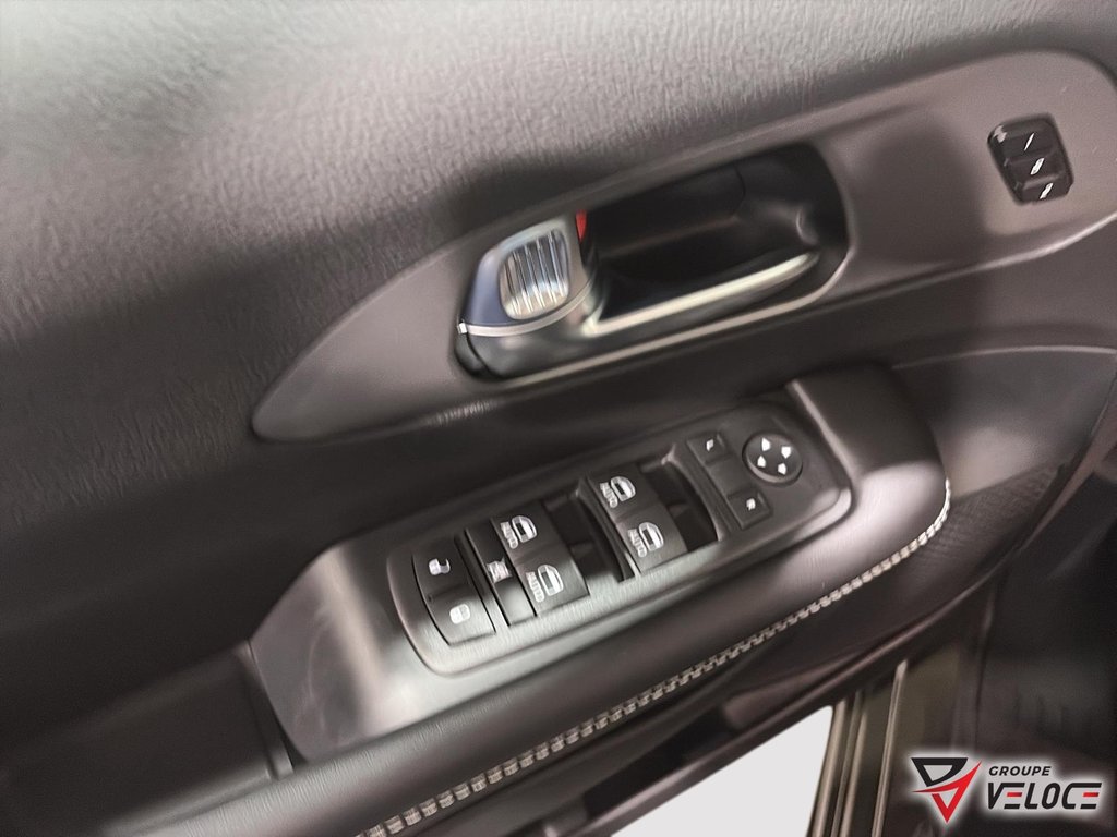 Chrysler Pacifica SELECT 2027 à Rivière-du-Loup, Québec - 10 - w1024h768px