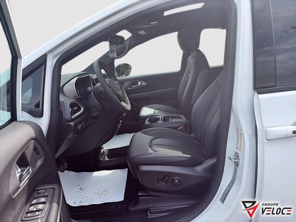 Chrysler Pacifica SELECT AWD 2027 à Rivière-du-Loup, Québec - 8 - w1024h768px