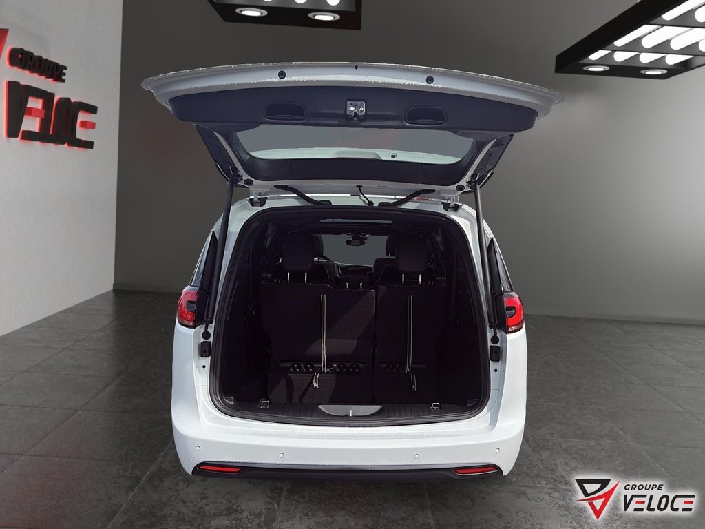 Chrysler Pacifica SELECT AWD 2027 à Rivière-du-Loup, Québec - 6 - w1024h768px