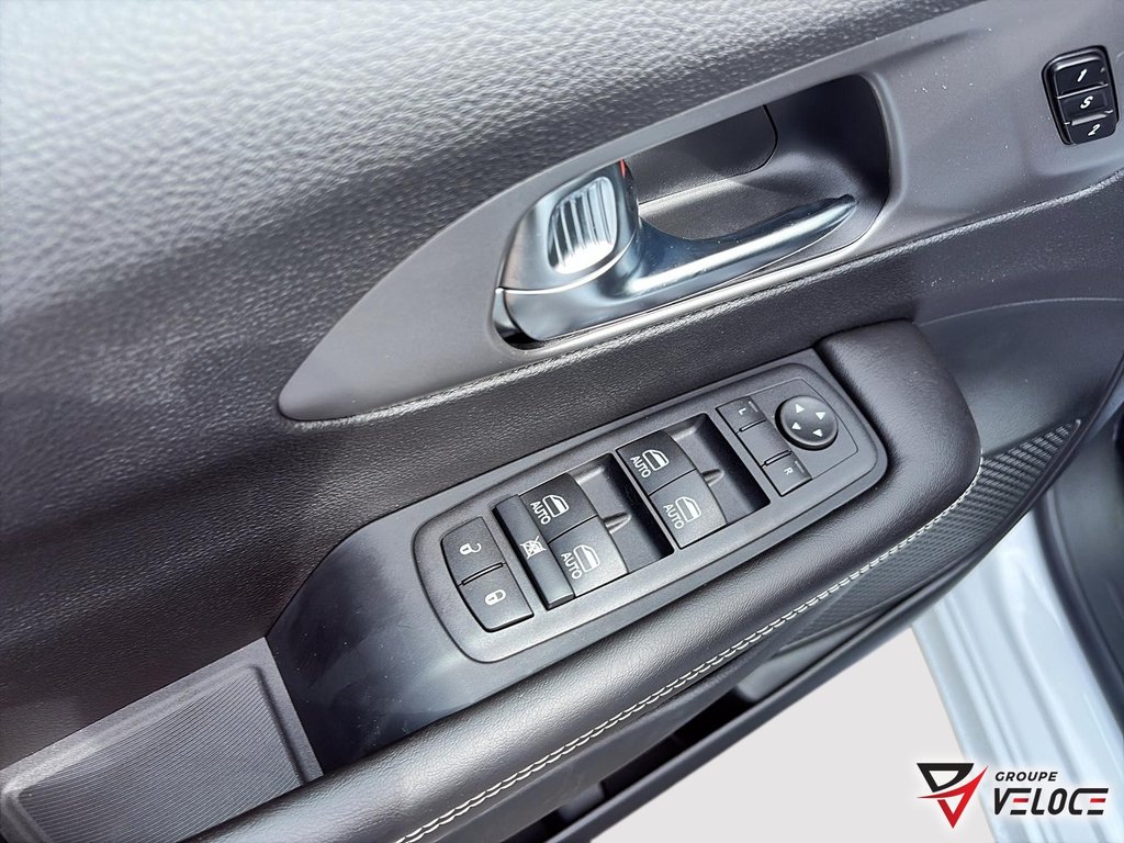 Chrysler Pacifica SELECT AWD 2027 à Rivière-du-Loup, Québec - 10 - w1024h768px