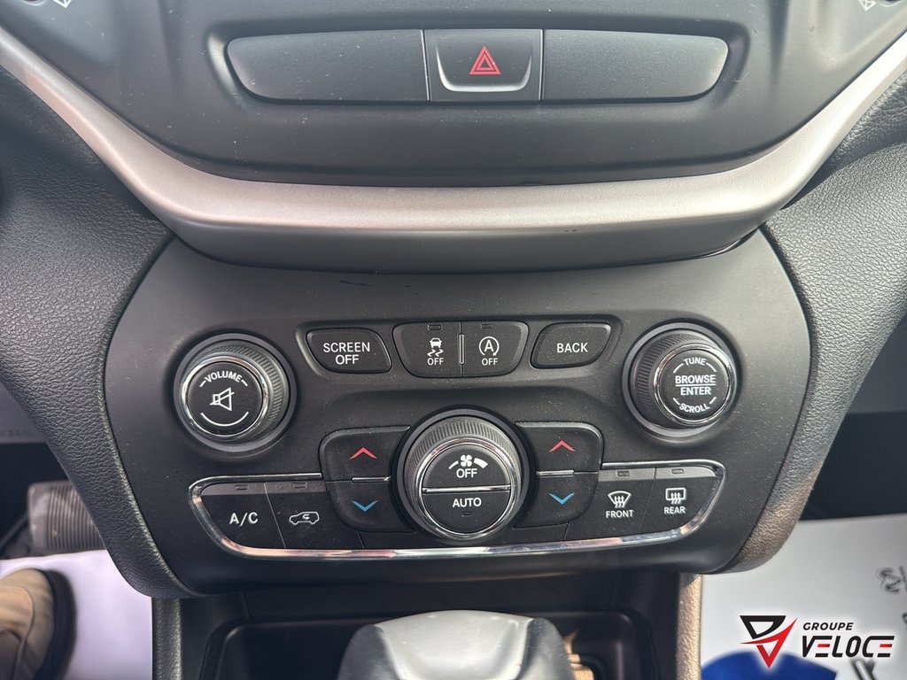 Jeep Cherokee Trailhawk**SIEGES CHAUFFANTS,V6** 2015 à Rivière-du-Loup, Québec - 14 - w1024h768px