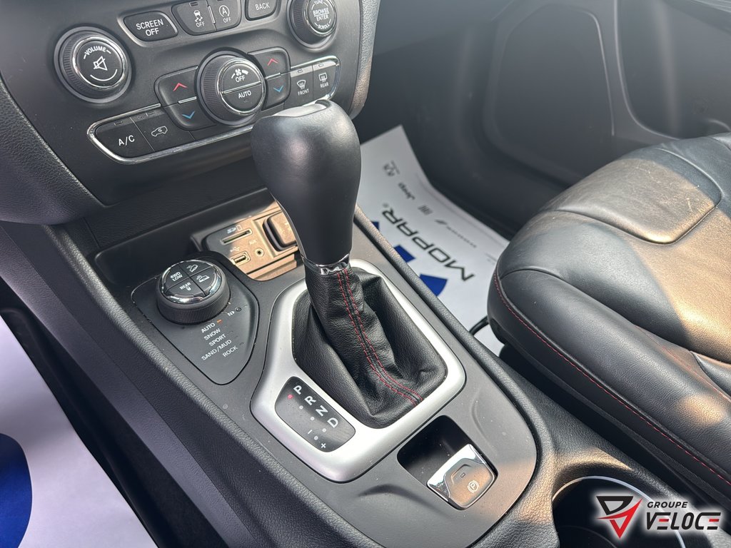 Jeep Cherokee Trailhawk**SIEGES CHAUFFANTS,V6** 2015 à Rivière-du-Loup, Québec - 15 - w1024h768px