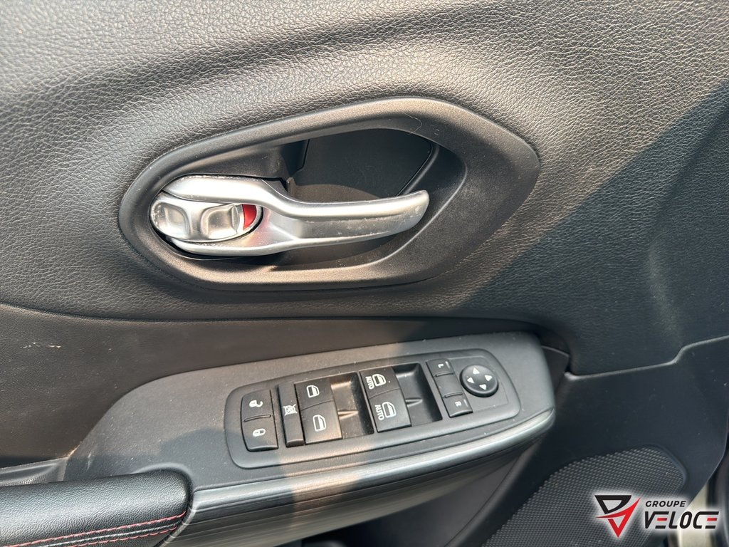 Jeep Cherokee Trailhawk**SIEGES CHAUFFANTS,V6** 2015 à Rivière-du-Loup, Québec - 9 - w1024h768px