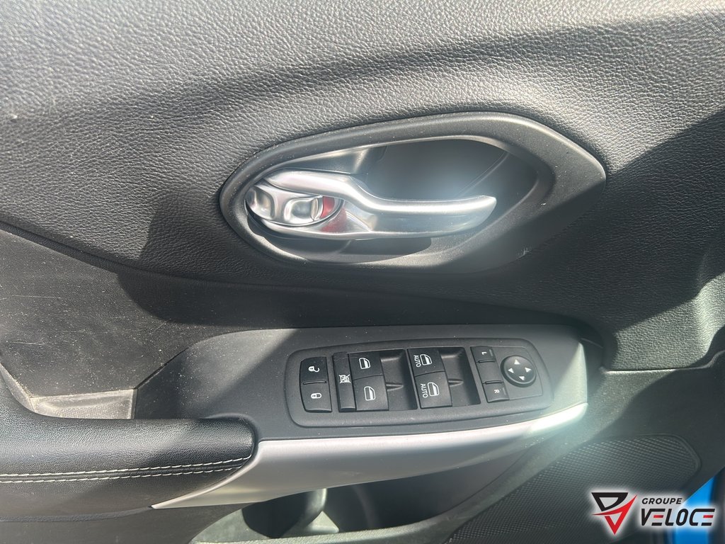 2022 Jeep Cherokee X**V6,SIEGES CHAUFFANTS** in Riviere-du-Loup, Quebec - 10 - w1024h768px