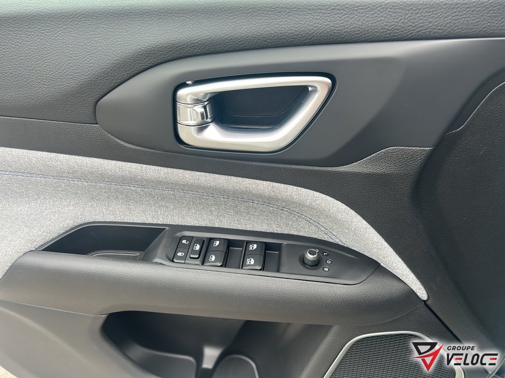 2025 Jeep Compass NORTH in Riviere-du-Loup, Quebec - 11 - w1024h768px