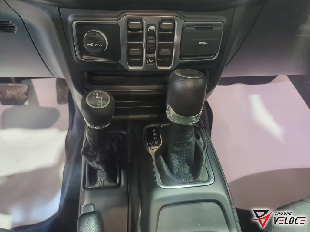 2023 Jeep Gladiator Willys *SIEGES ET VOLANT CHAUFFANT, MAGS + PNEUS* in Riviere-du-Loup, Quebec - 14 - w1024h768px