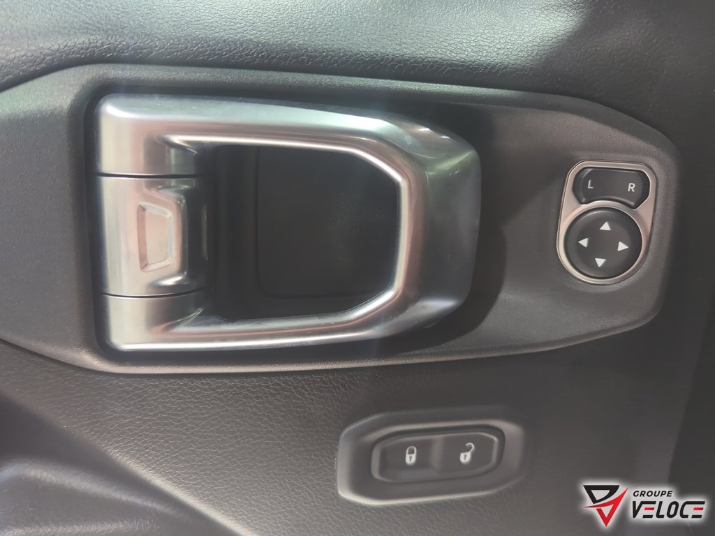 2023 Jeep Gladiator Willys *SIEGES ET VOLANT CHAUFFANT, MAGS + PNEUS* in Riviere-du-Loup, Quebec - 9 - w1024h768px