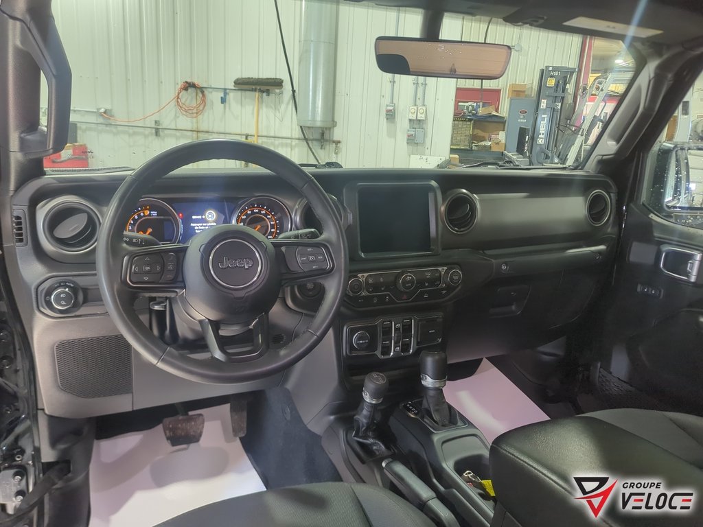 2023 Jeep Gladiator Willys *SIEGES ET VOLANT CHAUFFANT, MAGS + PNEUS* in Riviere-du-Loup, Quebec - 8 - w1024h768px