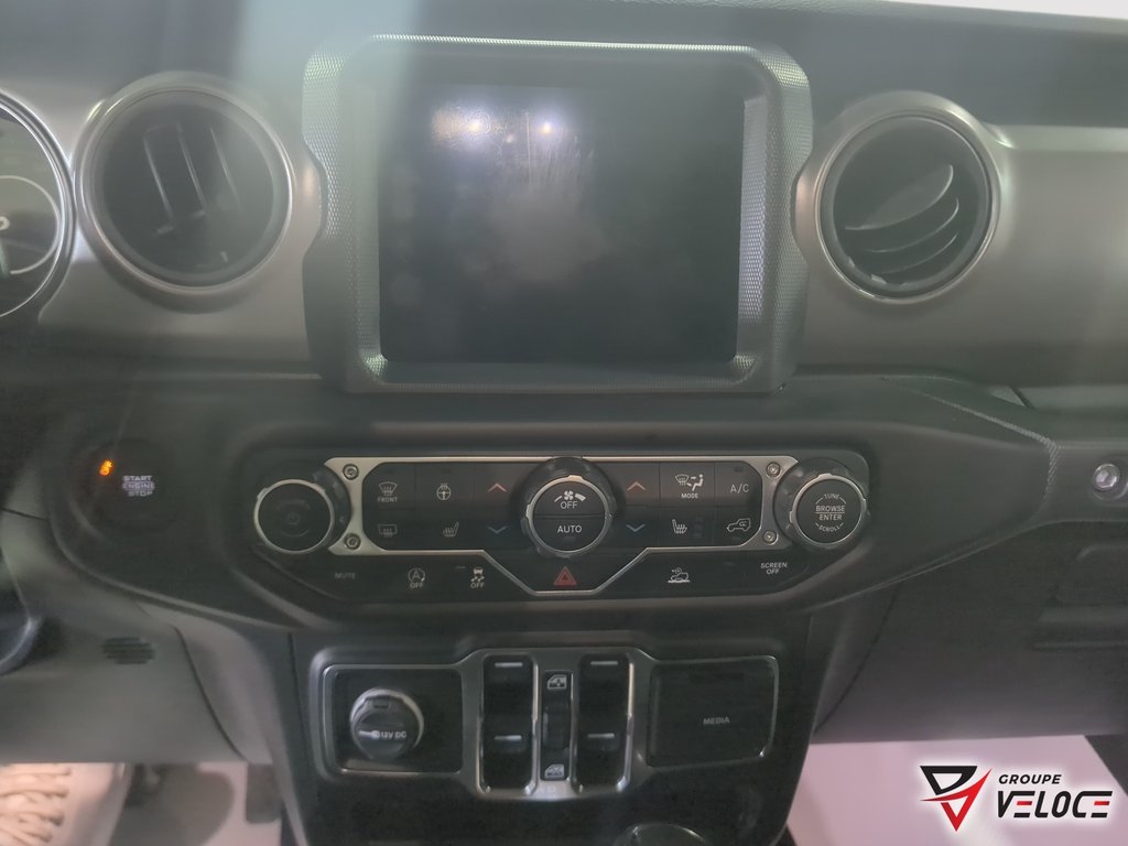 2023 Jeep Gladiator Willys *SIEGES ET VOLANT CHAUFFANT, MAGS + PNEUS* in Riviere-du-Loup, Quebec - 13 - w1024h768px
