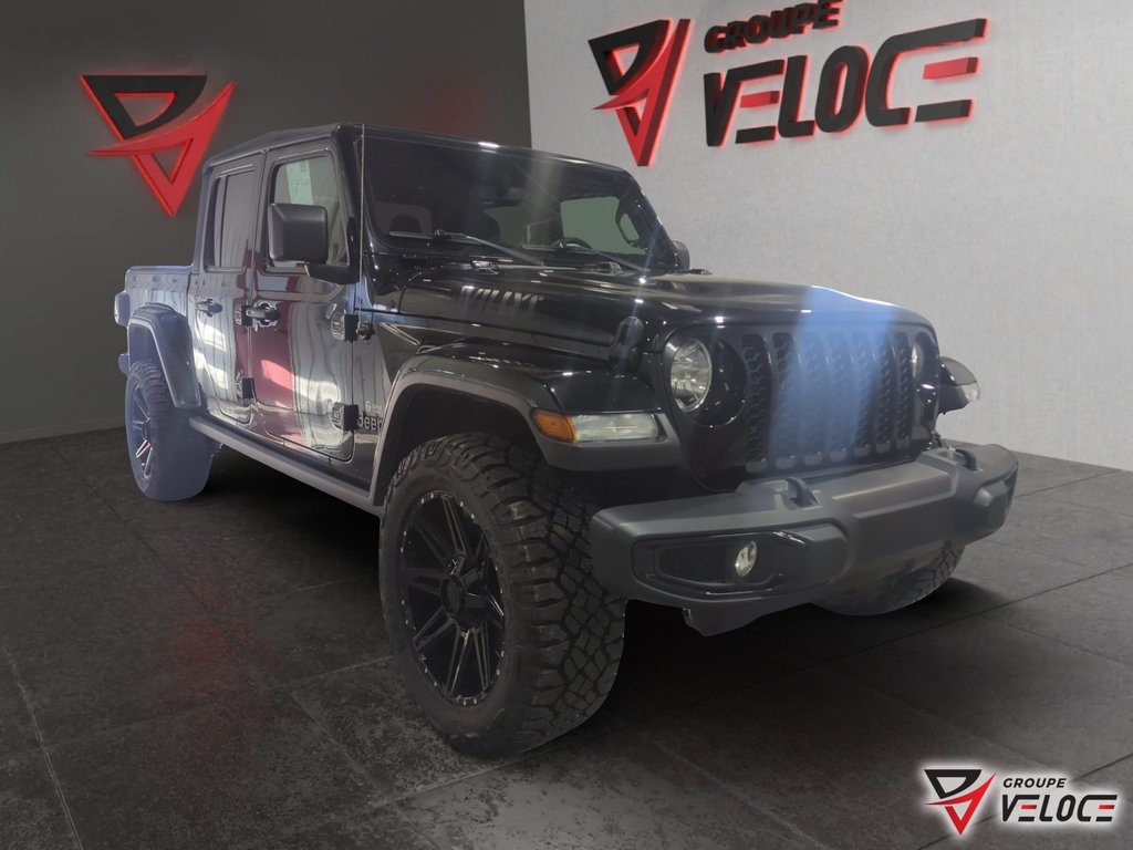 2023 Jeep Gladiator Willys *SIEGES ET VOLANT CHAUFFANT, MAGS + PNEUS* in Riviere-du-Loup, Quebec - 3 - w1024h768px