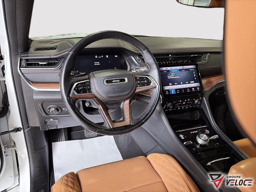 Jeep Grand Cherokee Summit**toit ouvrant ** 2023 à Rivière-du-Loup, Québec - 9 - w1024h768px
