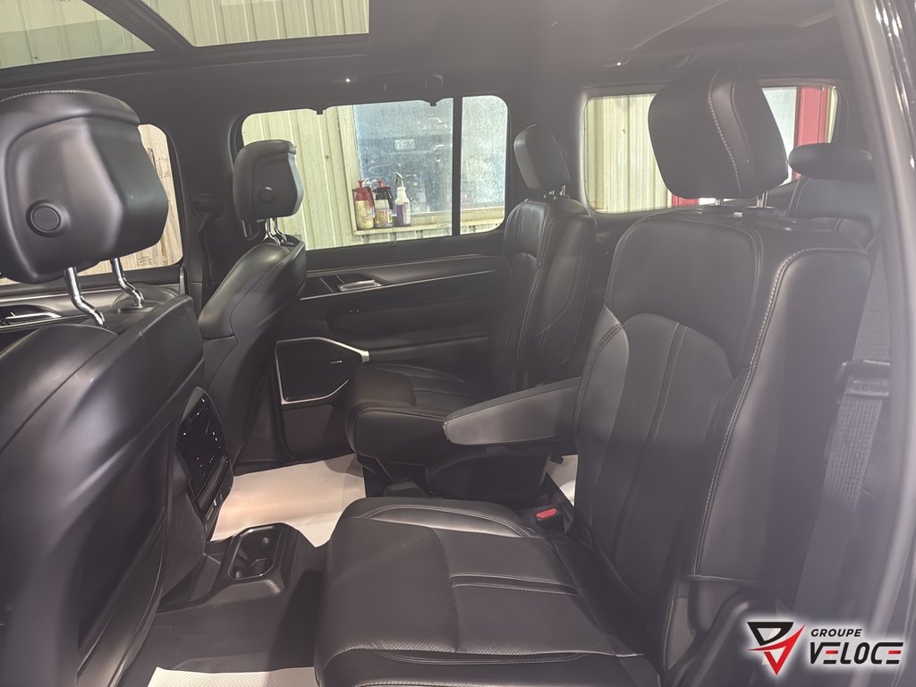 Jeep Wagoneer Series II Carbide 2023 à Rivière-du-Loup, Québec - 8 - w1024h768px