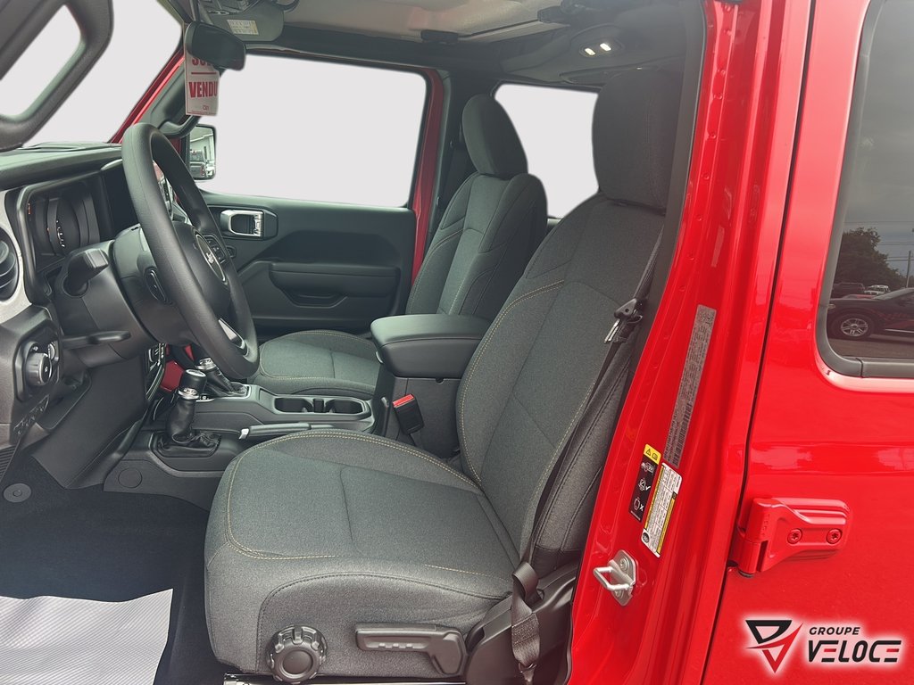 2025 Jeep WRANGLER 4-Door SPORT in Riviere-du-Loup, Quebec - 8 - w1024h768px