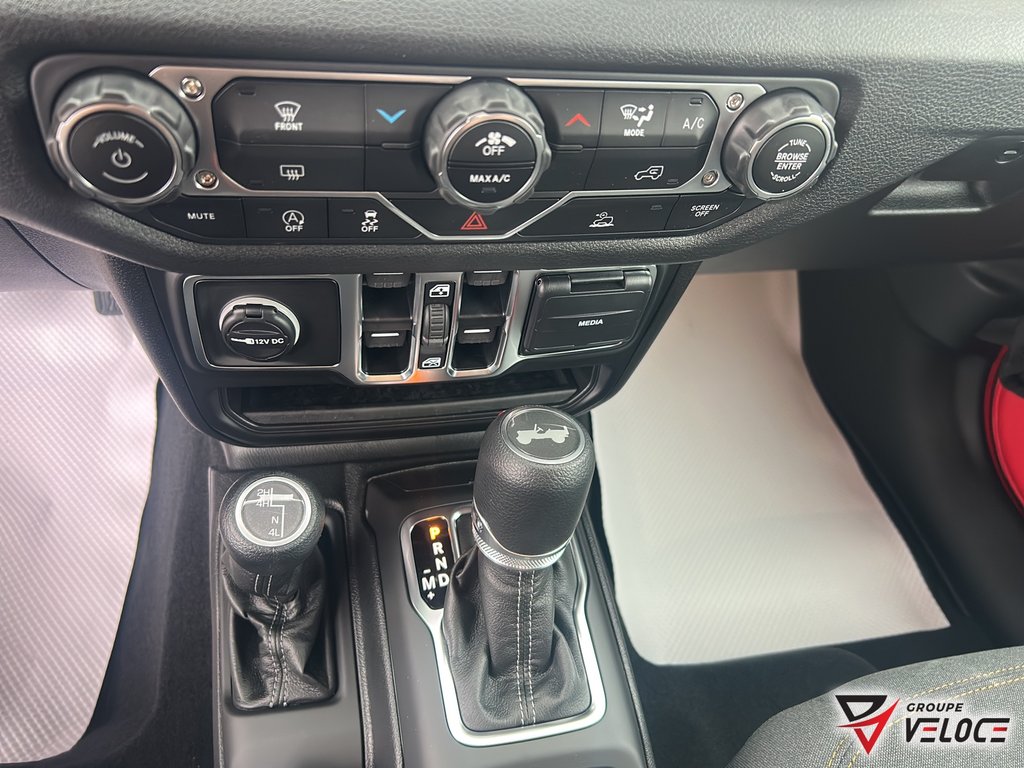 2025 Jeep WRANGLER 4-Door SPORT in Riviere-du-Loup, Quebec - 11 - w1024h768px