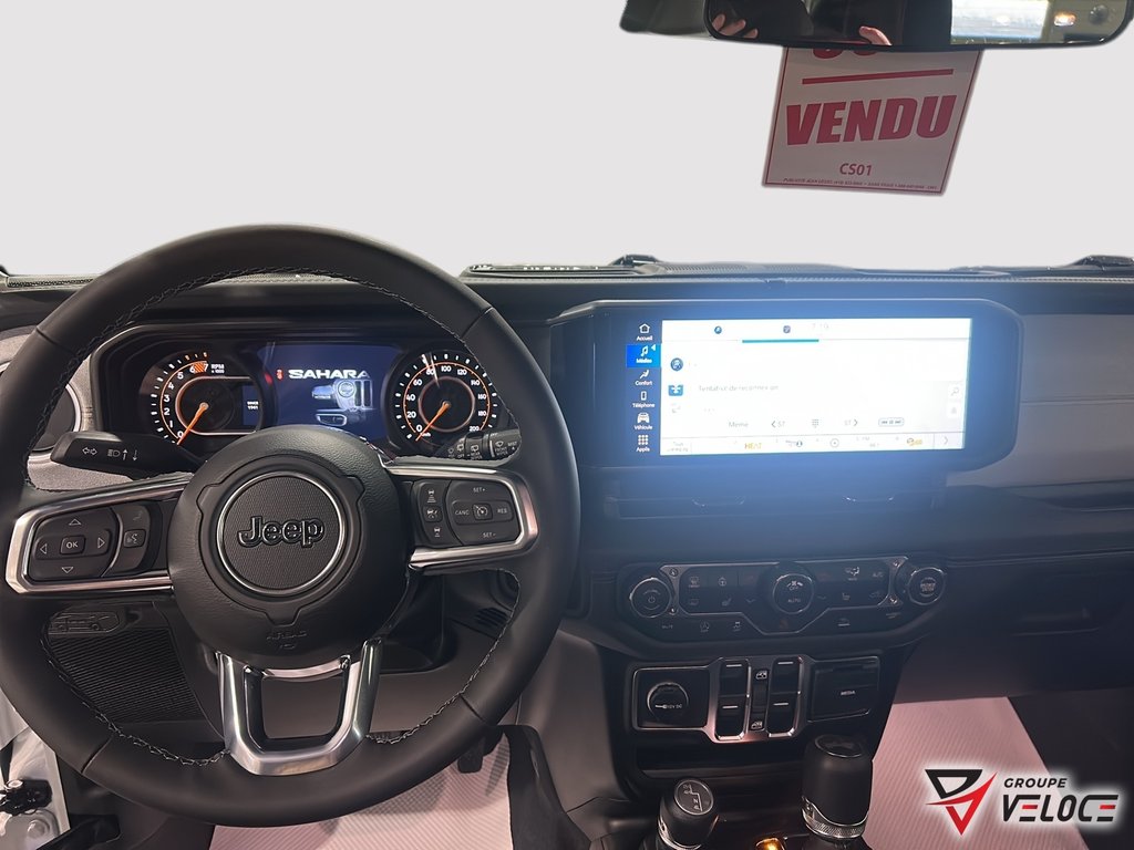 Jeep Wrangler 4-Door SAHARA 2026 à Rivière-du-Loup, Québec - 9 - w1024h768px