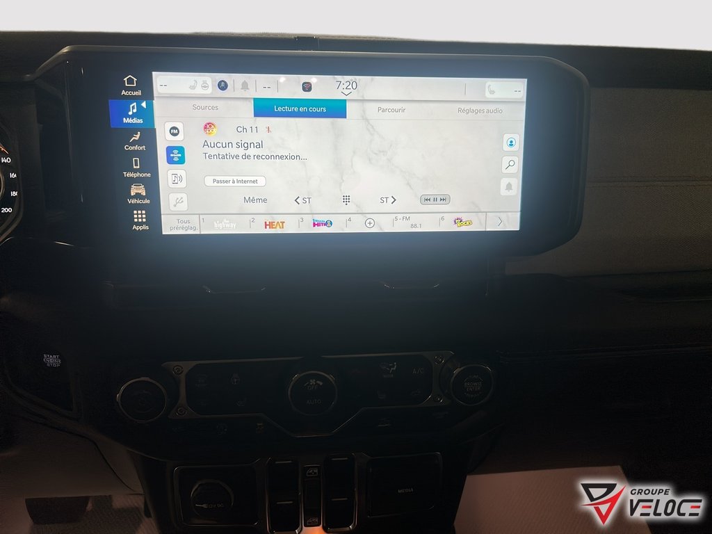 Jeep Wrangler 4-Door SAHARA 2026 à Rivière-du-Loup, Québec - 12 - w1024h768px