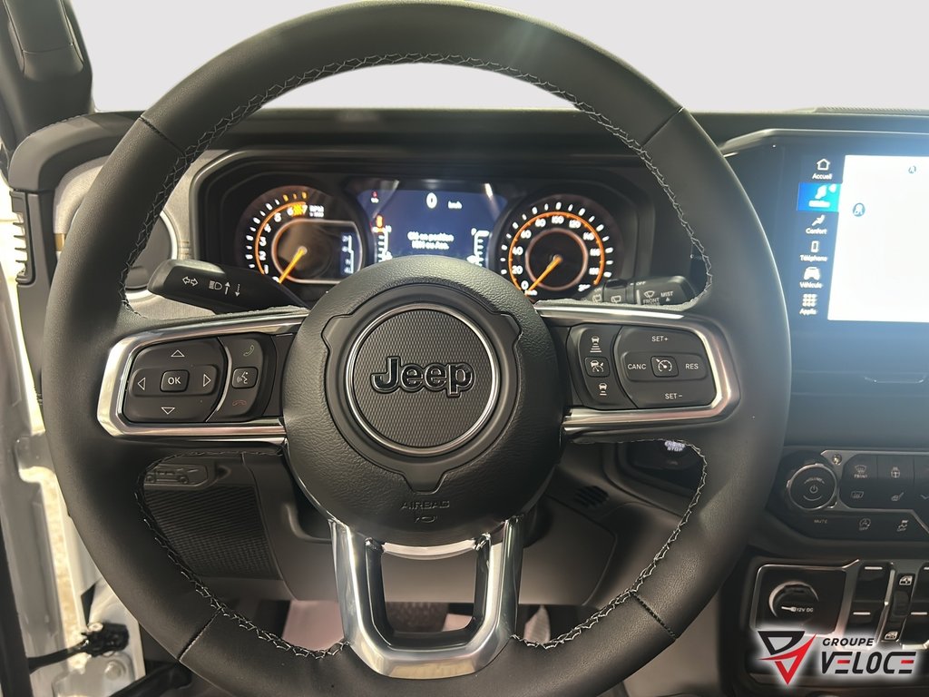 Jeep Wrangler 4-Door SAHARA 2026 à Rivière-du-Loup, Québec - 10 - w1024h768px