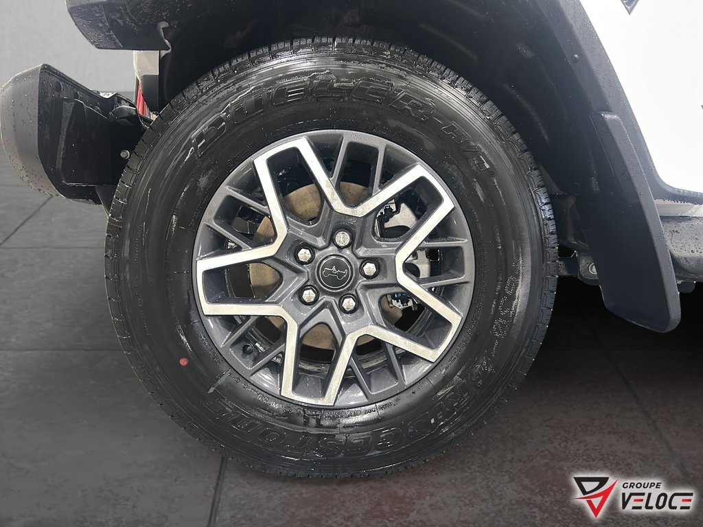 Jeep Wrangler 4-Door SAHARA 2026 à Rivière-du-Loup, Québec - 7 - w1024h768px