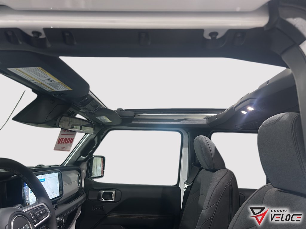 Jeep Wrangler 4-Door SAHARA 2026 à Rivière-du-Loup, Québec - 16 - w1024h768px