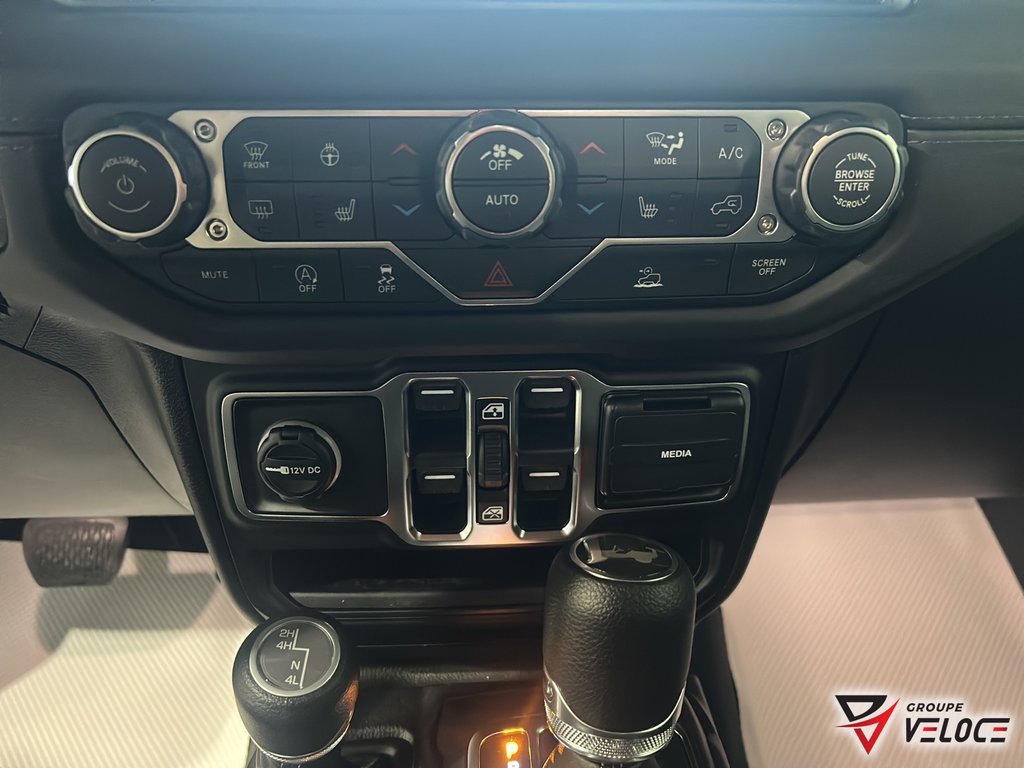 Jeep Wrangler 4-Door SAHARA 2026 à Rivière-du-Loup, Québec - 13 - w1024h768px