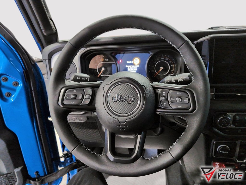 Jeep Wrangler 4-Door WILLYS 2026 à Rivière-du-Loup, Québec - 11 - w1024h768px