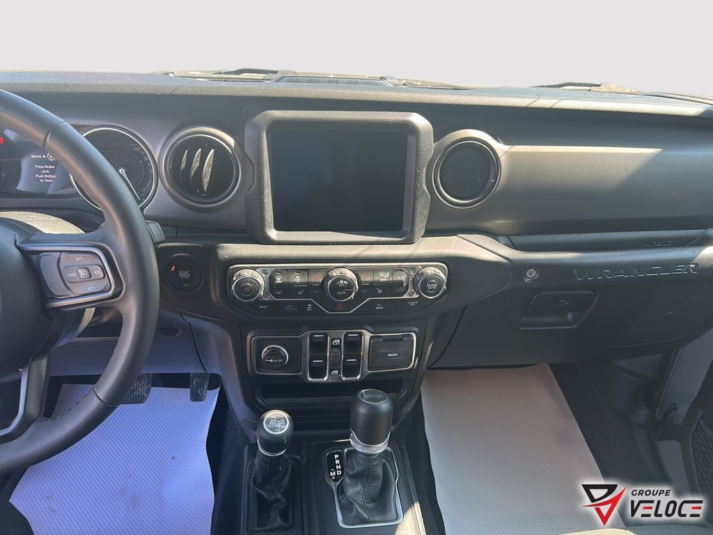 Jeep Wrangler 4xe Willys 2023 à Rivière-du-Loup, Québec - 9 - w1024h768px