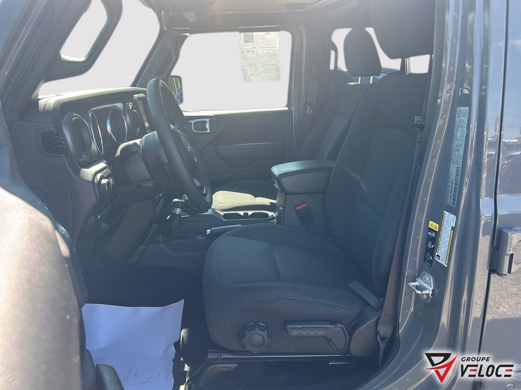 Jeep Wrangler 4xe Willys 2023 à Rivière-du-Loup, Québec - 8 - w1024h768px