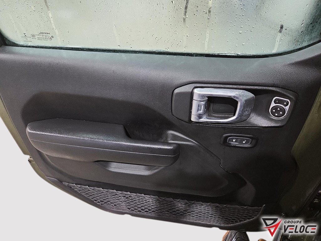 Jeep Wrangler Willys *V6, 2 TOITS, SIEGES CHAUFFANTS* 2023 à Rivière-du-Loup, Québec - 10 - w1024h768px