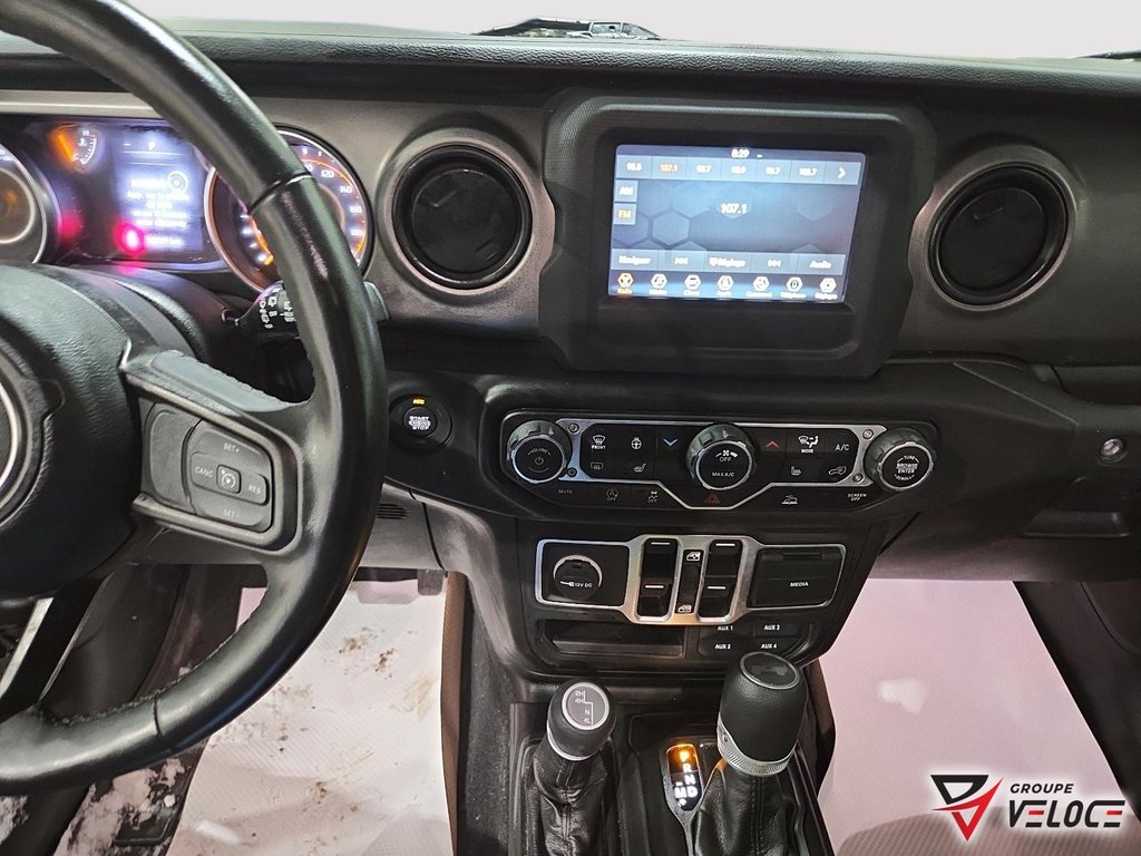 Jeep Wrangler Willys *V6, 2 TOITS, SIEGES CHAUFFANTS* 2023 à Rivière-du-Loup, Québec - 13 - w1024h768px