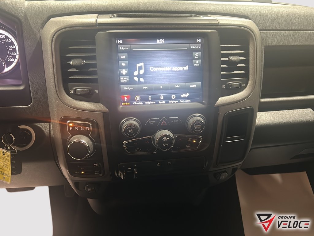 2020 Ram 1500 Classic Express *NIGHT EDITION, V8 5.7, CREWCAB* in Riviere-du-Loup, Quebec - 14 - w1024h768px